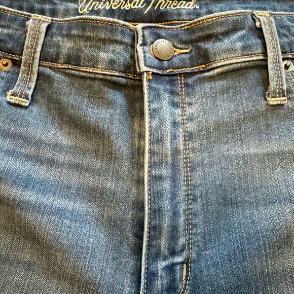 Universal Thread Women’s Size 18/34 Blue Jeans NWOT Nice - Picture 16 of 16